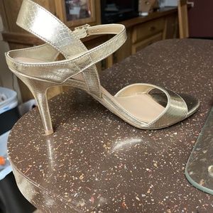 Gold ateappy sandal never been worn